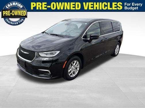Diamond Black 2025 Chrysler Pacifica Select