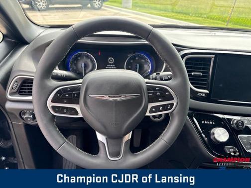 Diamond Black 2025 Chrysler Pacifica Select