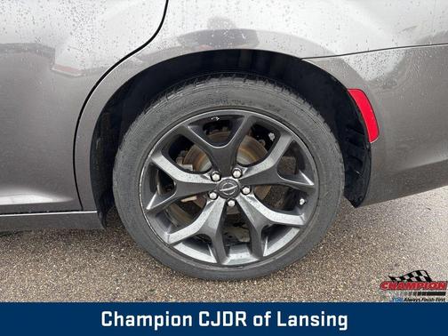 2022 Chrysler 300 S