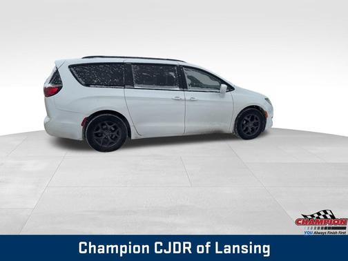 2020 Chrysler Pacifica Touring-L