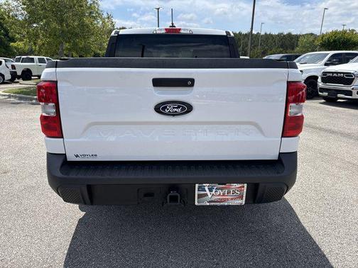 Oxford White 2025 Ford Maverick XL