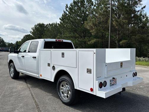2025 RAM 2500 Tradesman Crew Cab 4x2 8' Box
