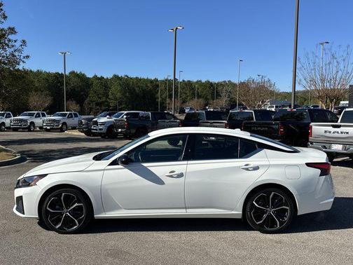 2024 Nissan Altima SR FWD