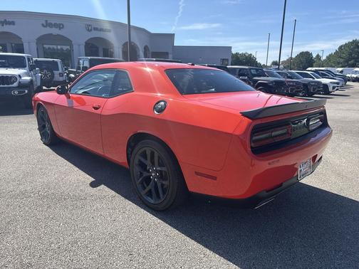 Go Mango 2023 Dodge Challenger GT
