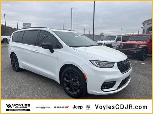 Bright White Clearcoat 2026 Chrysler Pacifica Limited