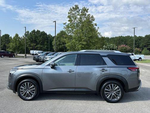 2022 Nissan Pathfinder SL 2WD