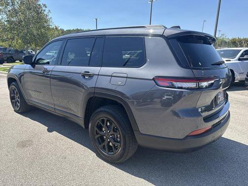 Baltic Gray Metallic Clearcoat 2024 Jeep Grand Cherokee L Altitude
