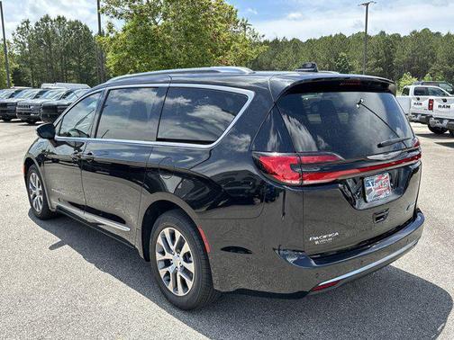 2025 Chrysler Pacifica L