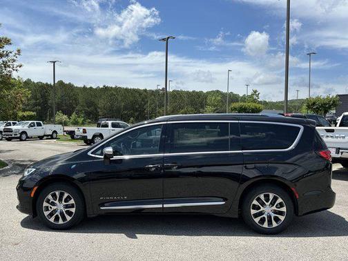 2025 Chrysler Pacifica L