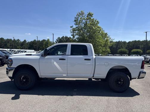 Bright White Clearcoat 2026 RAM 2500 Tradesman Crew Cab 4x4 6'4' Box