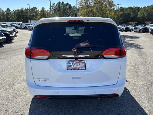 2026 Chrysler Voyager LX