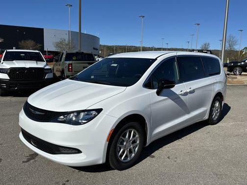 2026 Chrysler Voyager LX