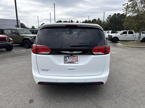 2026 Chrysler Voyager LX