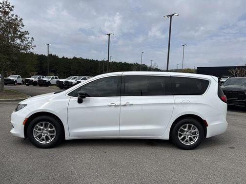 2026 Chrysler Voyager LX