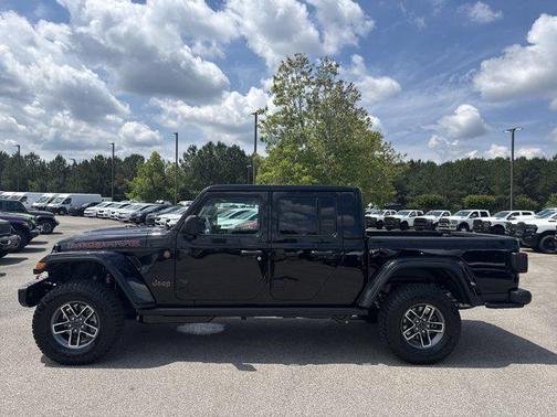 Black Clearcoat 2026 Jeep Gladiator Mojave X 4x4