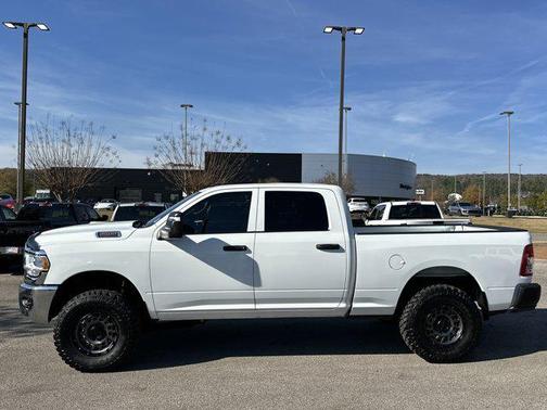 2024 RAM 3500 Tradesman Crew Cab 4x2 6'4' Box