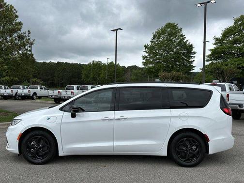 2024 Chrysler Pacifica Hybrid Premium S Appearance Pkg