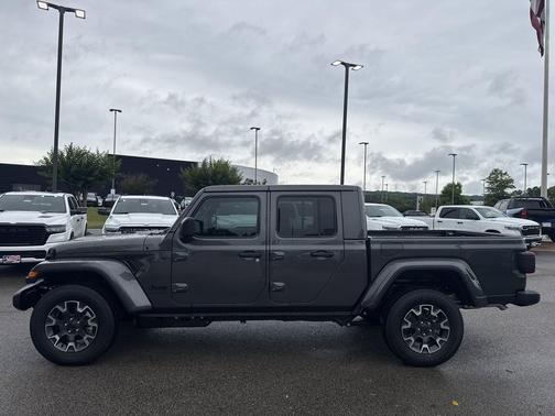 Granite Crystal Metallic Clearcoat 2026 Jeep Gladiator Sahara 4x4