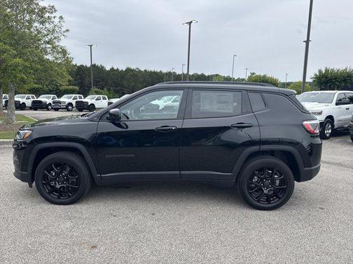 Diamond Black Crystal Pearlcoat 2026 Jeep Compass Latitude