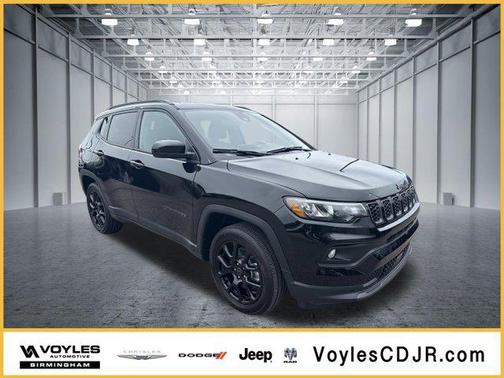 Diamond Black Crystal Pearlcoat 2026 Jeep Compass Latitude