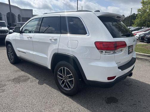 Bright White Clearcoat 2019 Jeep Grand Cherokee Laredo