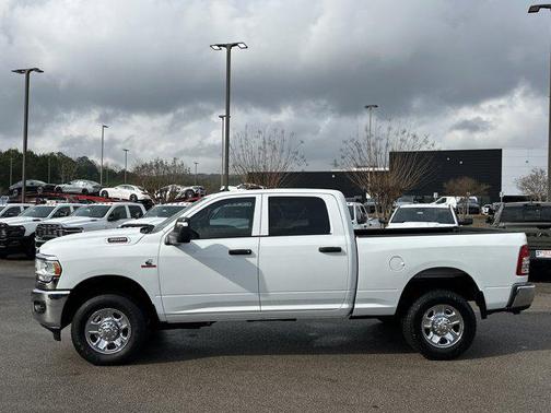 2024 RAM 3500 Tradesman Crew Cab 4x4 6'4' Box