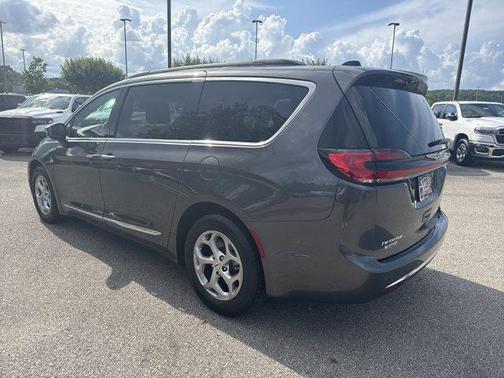 Granite Crystal Metallic Clearcoat 2023 Chrysler Pacifica Limited