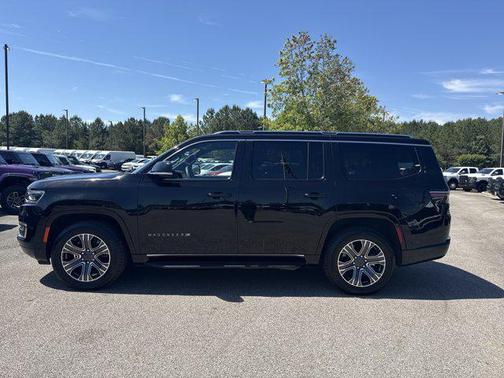 Diamond Black Crystal Pearlcoat 2024 Jeep Wagoneer Series II 4x2