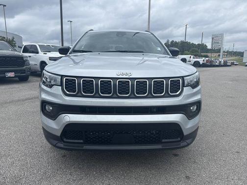 Silver Zynith Metallic Clearcoat 2024 Jeep Compass Latitude Lux