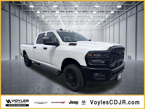 Bright White Clearcoat 2026 RAM 3500 Tradesman Crew Cab 4x4 8' Box
