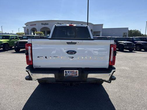 White 2024 Ford F-250 Lariat