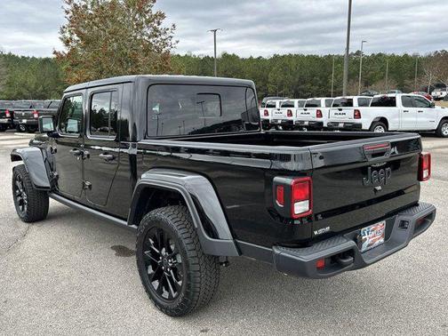 2025 Jeep Gladiator Nighthawk