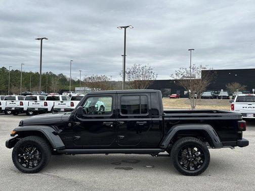 2025 Jeep Gladiator Nighthawk