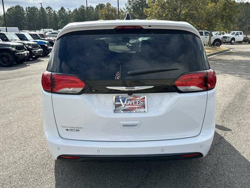 2026 Chrysler Voyager LX