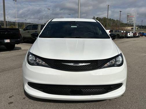 2026 Chrysler Voyager LX