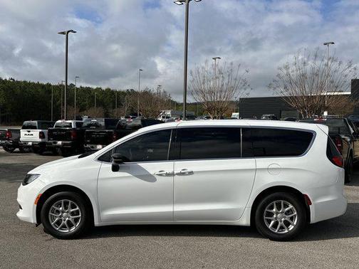 2026 Chrysler Voyager LX