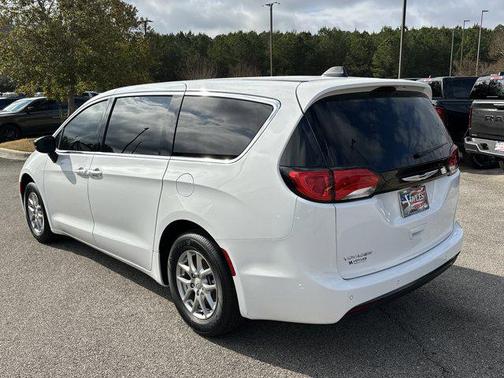 2026 Chrysler Voyager LX