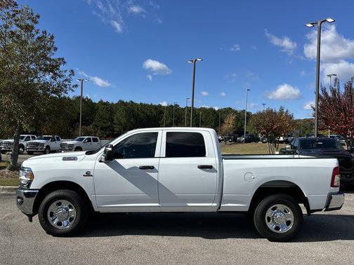 2024 RAM 3500 Tradesman Crew Cab 4x2 6'4' Box