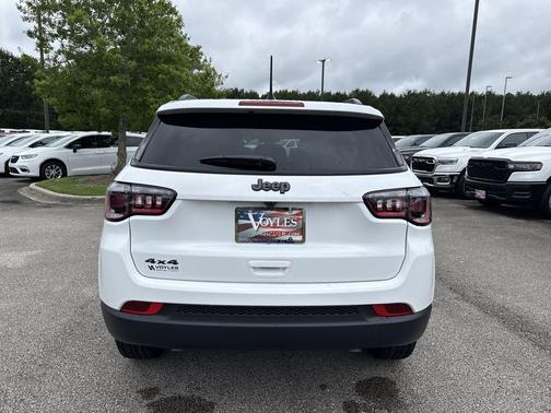 Bright White Clearcoat 2026 Jeep Compass Latitude