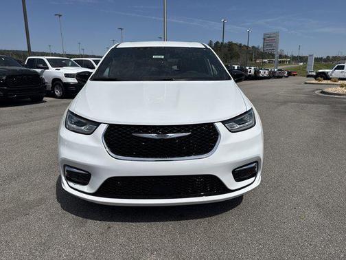 Bright White Clearcoat 2026 Chrysler Pacifica L