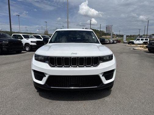 2024 Jeep Grand Cherokee Laredo