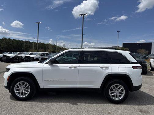 2024 Jeep Grand Cherokee Laredo