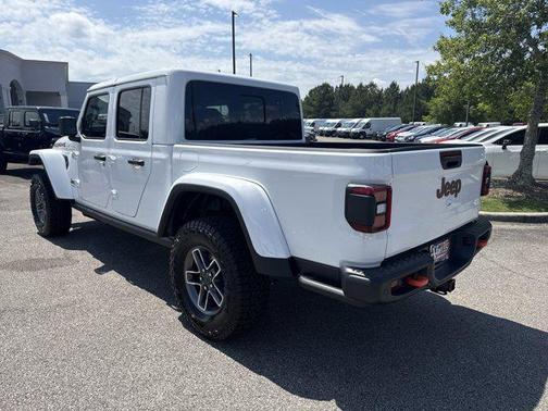 Bright White Clearcoat 2026 Jeep Gladiator Mojave X 4x4