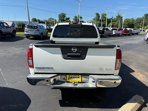 Glacier White 2016 Nissan Frontier SL