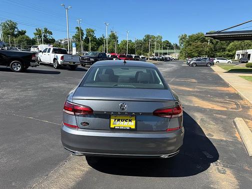 Platinum Gray Metallic 2021 Volkswagen Passat 2.0T S