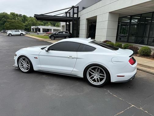 Oxford White 2022 Ford Mustang GT Premium