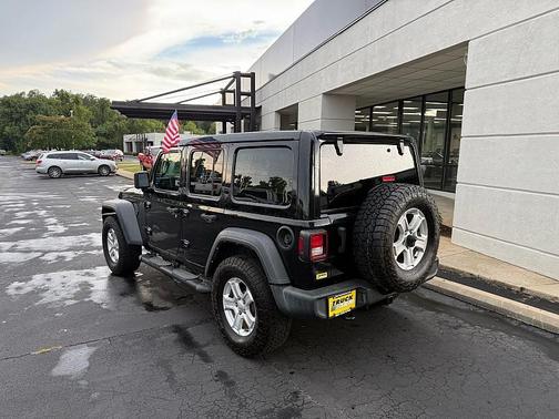 Black Clearcoat 2022 Jeep Wrangler Unlimited Sport