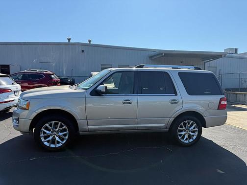 White Platinum Metallic Tri-Coat 2017 Ford Expedition Limited