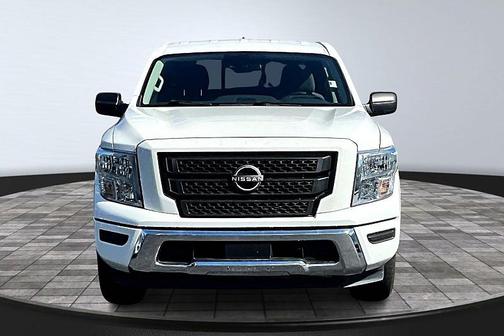 Glacier White 2023 Nissan Titan SV