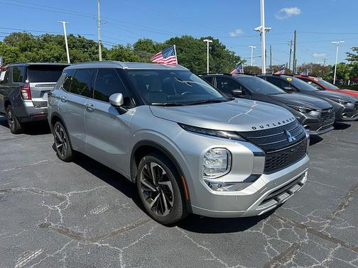Alloy Silver Metallic 2023 Mitsubishi Outlander SEL